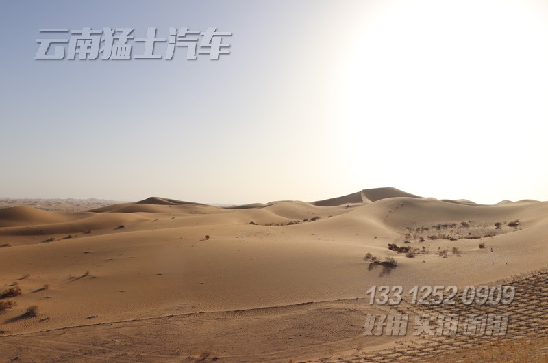 沙漠客車(chē),四驅(qū)越野客車(chē),東風(fēng)客車(chē),15座中巴車(chē),沙漠旅游車(chē)