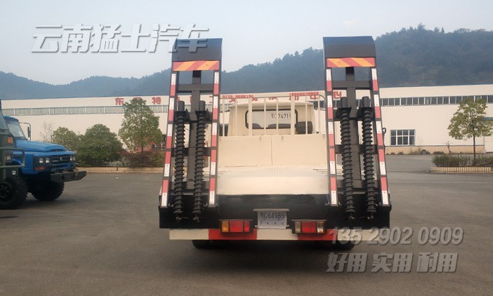四驅(qū)挖機(jī)平板車,EQ1093尖頭越野車,東風(fēng)4*4專用車,越野專用車,清障挖機(jī)車,尖頭平板運輸車,多功能運輸車