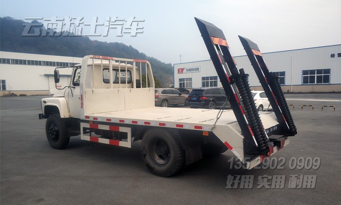四驅(qū)挖機(jī)平板車,EQ1093尖頭越野車,東風(fēng)4*4專用車,越野專用車,清障挖機(jī)車,尖頭平板運輸車,多功能運輸車
