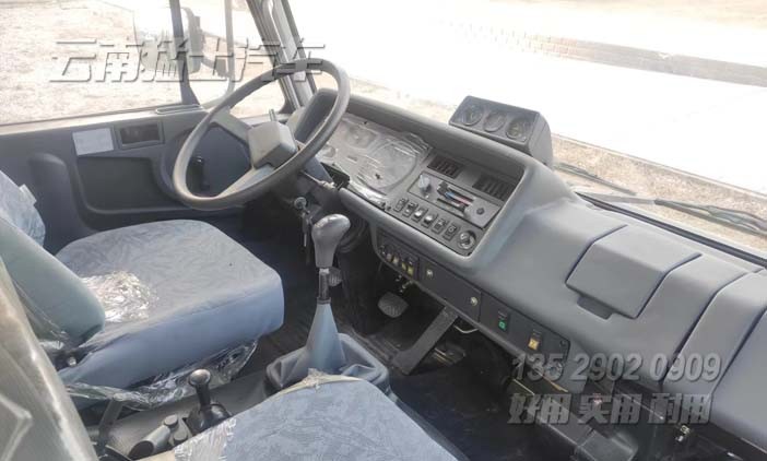 東風六驅越野卡車,四驅六驅越野車,越野專用車,EQ2102G,EQ246,軍用越野卡車,六驅運兵車