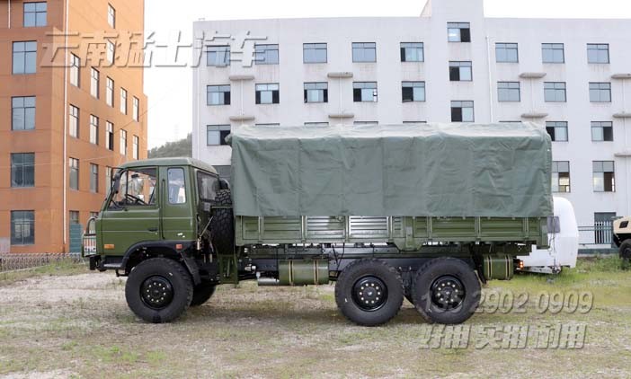 東風六驅越野卡車,四驅六驅越野車,越野專用車,EQ2102G,EQ246,軍用越野卡車,六驅運兵車
