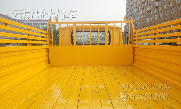 東風(fēng)六驅(qū)卡車(chē),六驅(qū)越野車(chē),東風(fēng)軍車(chē),軍用運(yùn)輸車(chē),越野卡車(chē),尖頭卡車(chē)