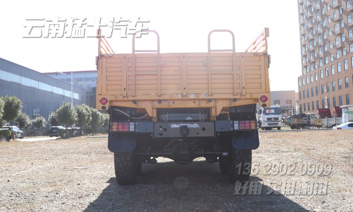 東風(fēng)六驅(qū)卡車(chē),六驅(qū)越野車(chē),東風(fēng)軍車(chē),軍用運(yùn)輸車(chē),越野卡車(chē),尖頭卡車(chē)