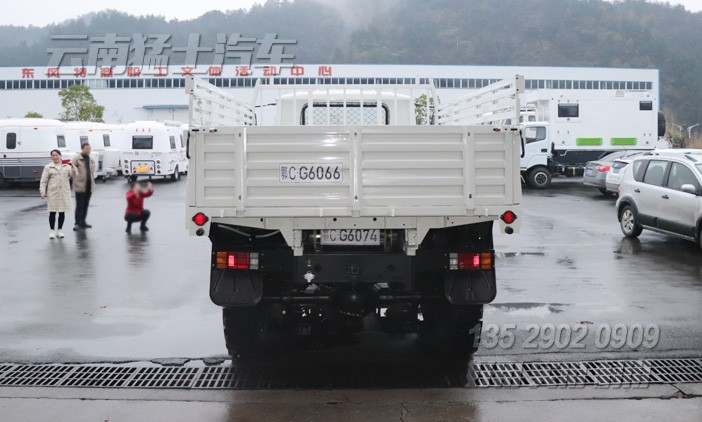 東風(fēng)六驅(qū)越野車,東風(fēng)尖頭卡車,四驅(qū)六驅(qū)長(zhǎng)頭卡車,東風(fēng)卡車出口,EQ240,6*6越野運(yùn)輸車