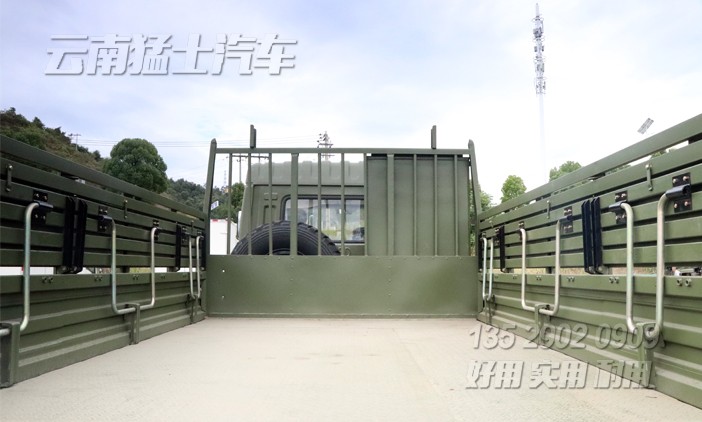 東風(fēng)天錦出口車(chē),越野運(yùn)兵車(chē),越野卡車(chē),六驅(qū)卡車(chē),6*6越野載貨車(chē)