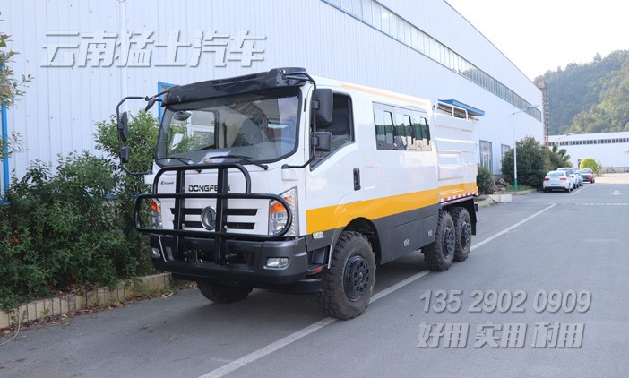 六驅(qū)越野專(zhuān)用車(chē),救援搶險(xiǎn)車(chē),油料運(yùn)輸車(chē),特種客車(chē),工程加運(yùn)油車(chē),3立方加油車(chē)