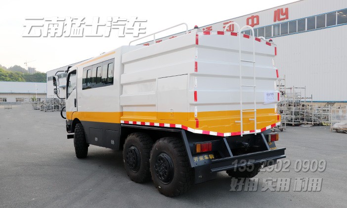 六驅(qū)越野專(zhuān)用車(chē),救援搶險(xiǎn)車(chē),油料運(yùn)輸車(chē),特種客車(chē),工程加運(yùn)油車(chē),3立方加油車(chē)