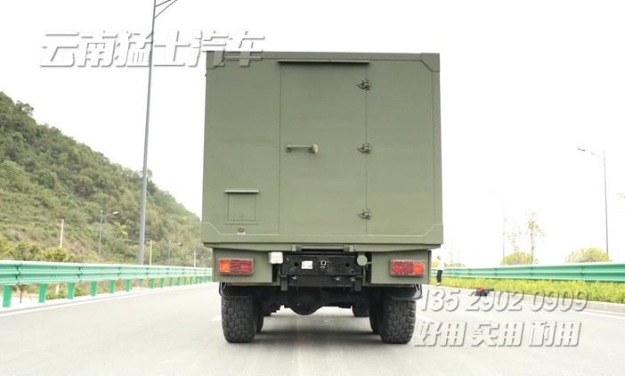 東風(fēng)六驅(qū)越野車,雙排越野卡車,東風(fēng)炊事車,東風(fēng)救援工具車,東風(fēng)衛(wèi)星通訊車,房車改裝廠家,東風(fēng)方艙指揮車,EQ2102雙排