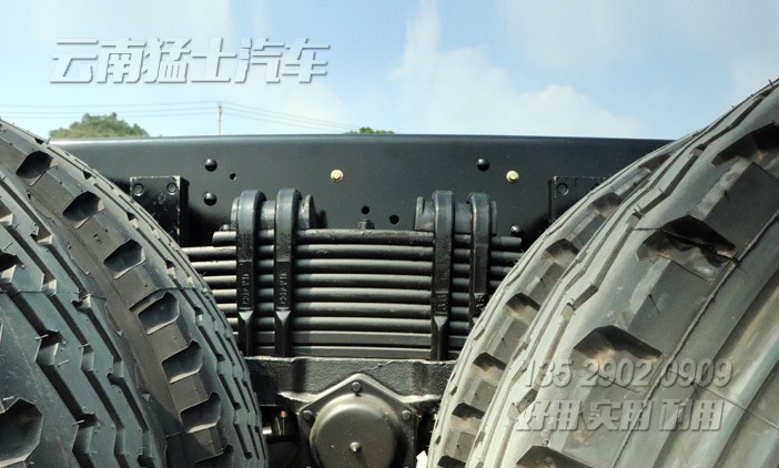 東風(fēng)8*4底盤(pán),專用車底盤(pán)改裝,東風(fēng)重型底盤(pán)出口,四橋卡車底盤(pán),30噸底盤(pán)出口