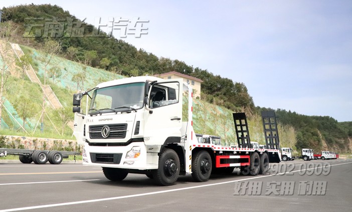 東風(fēng)8*4,平板運(yùn)輸車(chē),汽車(chē)挖機(jī)板,平板挖機(jī)車(chē),公路救援車(chē),應(yīng)急搶修車(chē),車(chē)輛救援,重型卡車(chē),特種運(yùn)輸車(chē)