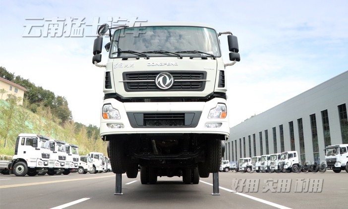 東風(fēng)8*4,平板運(yùn)輸車(chē),汽車(chē)挖機(jī)板,平板挖機(jī)車(chē),公路救援車(chē),應(yīng)急搶修車(chē),車(chē)輛救援,重型卡車(chē),特種運(yùn)輸車(chē)