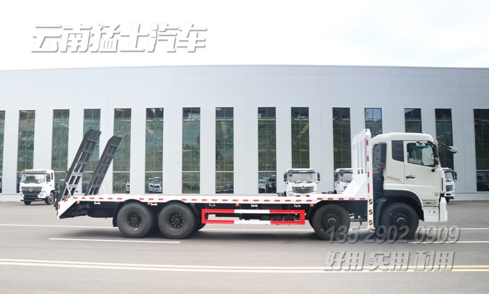 東風(fēng)8*4,平板運(yùn)輸車(chē),汽車(chē)挖機(jī)板,平板挖機(jī)車(chē),公路救援車(chē),應(yīng)急搶修車(chē),車(chē)輛救援,重型卡車(chē),特種運(yùn)輸車(chē)