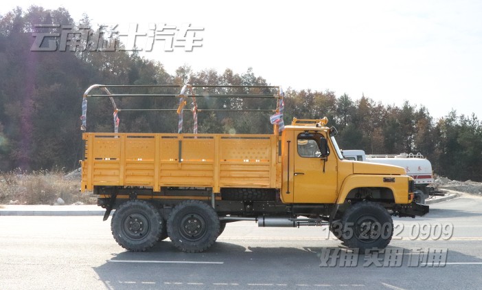 東風(fēng)六驅(qū)卡車,出口型卡車,尖頭載貨汽車,長(zhǎng)頭越野貨車,東風(fēng)經(jīng)典軍車,二噸半卡車,軍用越野車