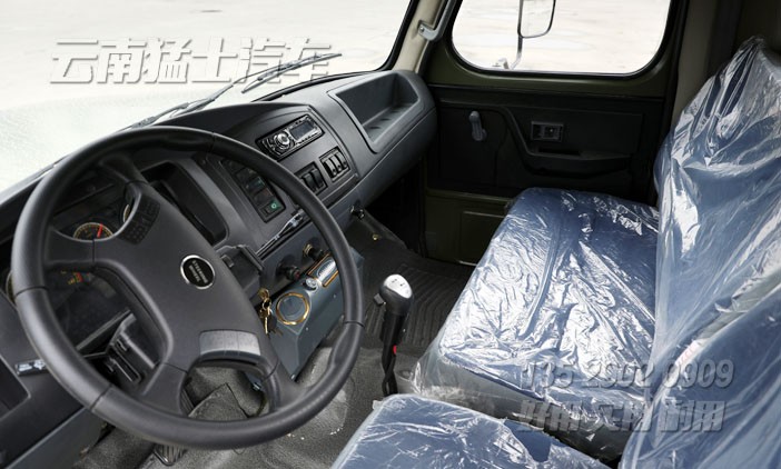 東風(fēng)尖頭車(chē)出口,210馬力長(zhǎng)頭卡車(chē),4*2尖頭車(chē),10噸卡車(chē),出口型卡車(chē),載貨汽車(chē)