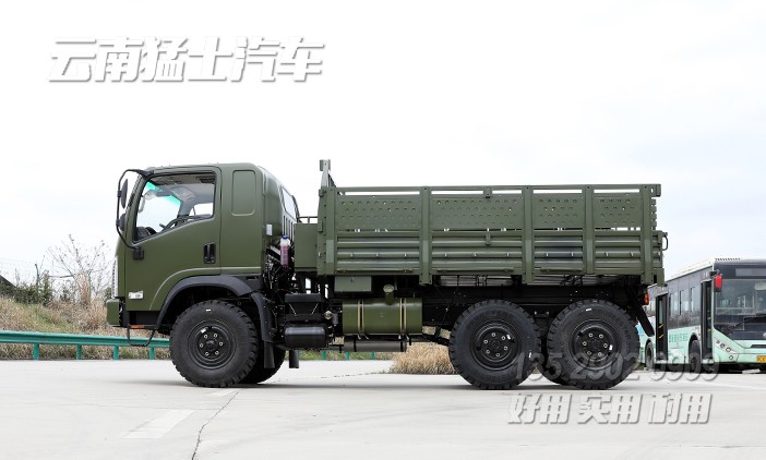 山貓卡車,平頭2082,六驅(qū)越野卡車,6*6公路運(yùn)輸車,柴油運(yùn)兵車,越野車改進(jìn)
