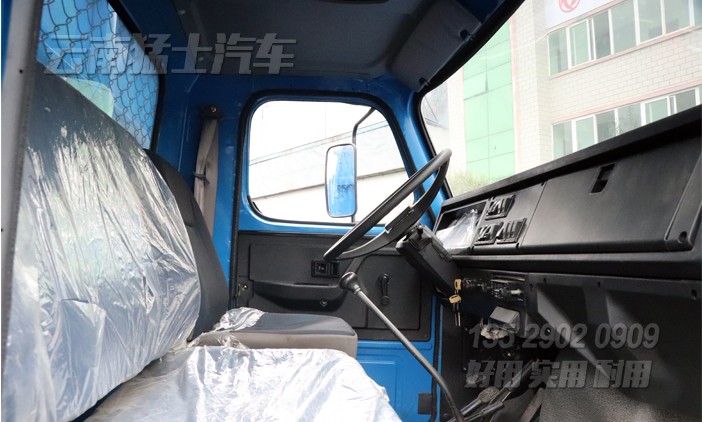 EQ2100自卸汽車,5噸尖頭自卸車,東風(fēng)藍(lán)自卸車,出口車專供,六驅(qū)自卸車,6*6公路運(yùn)輸車