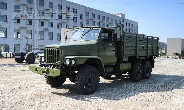 東風25Y,軍綠色越野卡車,運兵車,EQ2082,帶絞盤的越野車,尖頭貨車