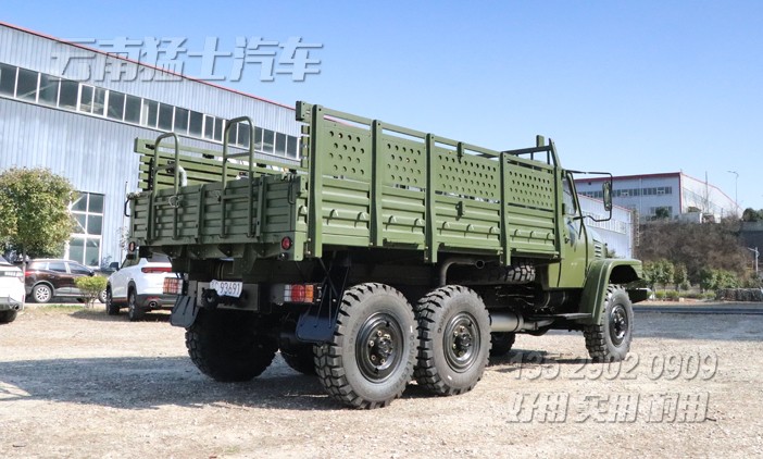 東風25Y,軍綠色越野卡車,運兵車,EQ2082,帶絞盤的越野車,尖頭貨車