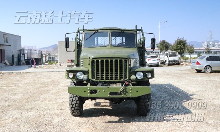 東風25Y,軍綠色越野卡車,運兵車,EQ2082,帶絞盤的越野車,尖頭貨車