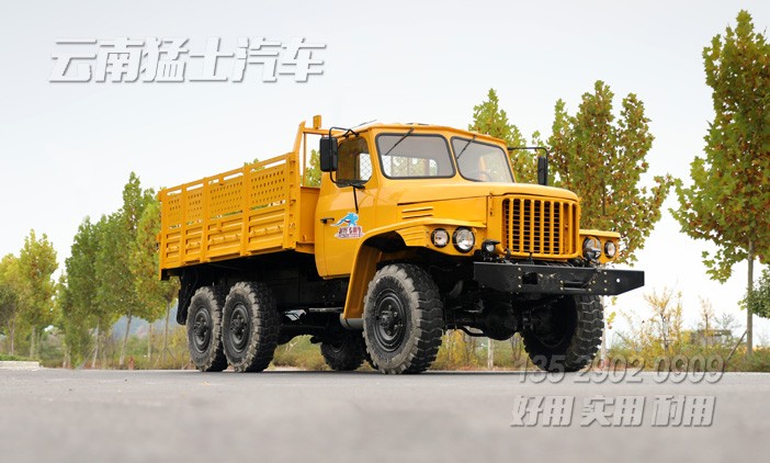 長鼻子卡車,雙擋風(fēng)玻璃,越野運(yùn)輸車,EQ240,東風(fēng)經(jīng)典6x6
