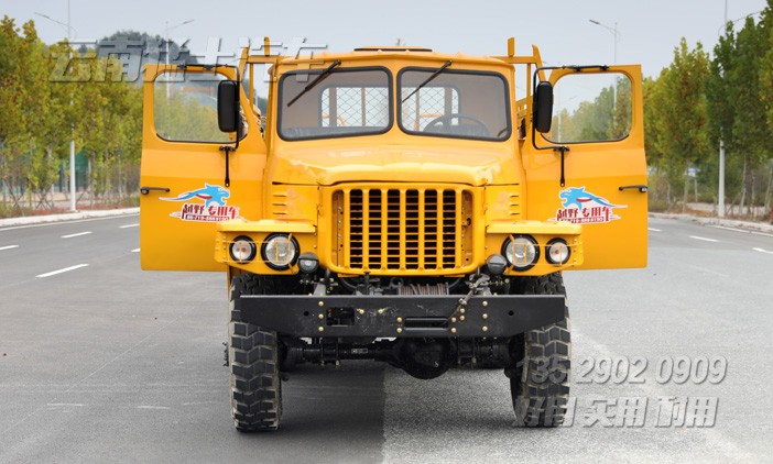 長鼻子卡車,雙擋風(fēng)玻璃,越野運(yùn)輸車,EQ240,東風(fēng)經(jīng)典6x6