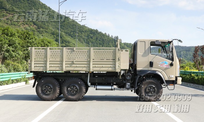 出口型輕卡,2.5噸越野卡車,東風(fēng)山貓整車,駝灰色卡車,加強(qiáng)款卡車,六驅(qū)柴油載貨車