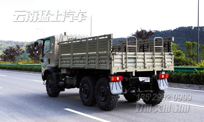 出口型輕卡,2.5噸越野卡車,東風(fēng)山貓整車,駝灰色卡車,加強(qiáng)款卡車,六驅(qū)柴油載貨車