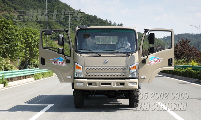 出口型輕卡,2.5噸越野卡車,東風(fēng)山貓整車,駝灰色卡車,加強(qiáng)款卡車,六驅(qū)柴油載貨車