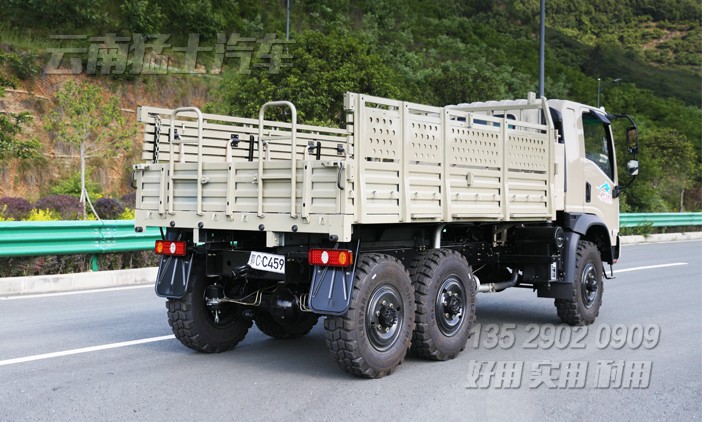 出口型輕卡,2.5噸越野卡車,東風(fēng)山貓整車,駝灰色卡車,加強(qiáng)款卡車,六驅(qū)柴油載貨車