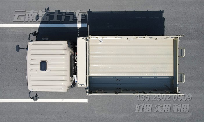 出口型輕卡,2.5噸越野卡車,東風(fēng)山貓整車,駝灰色卡車,加強(qiáng)款卡車,六驅(qū)柴油載貨車