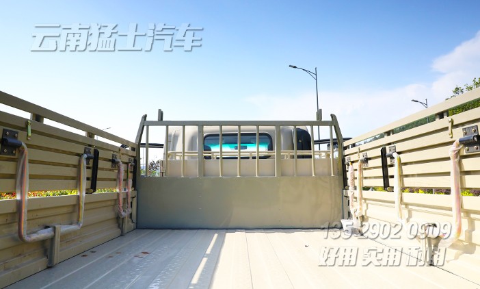 出口型輕卡,2.5噸越野卡車,東風(fēng)山貓整車,駝灰色卡車,加強(qiáng)款卡車,六驅(qū)柴油載貨車
