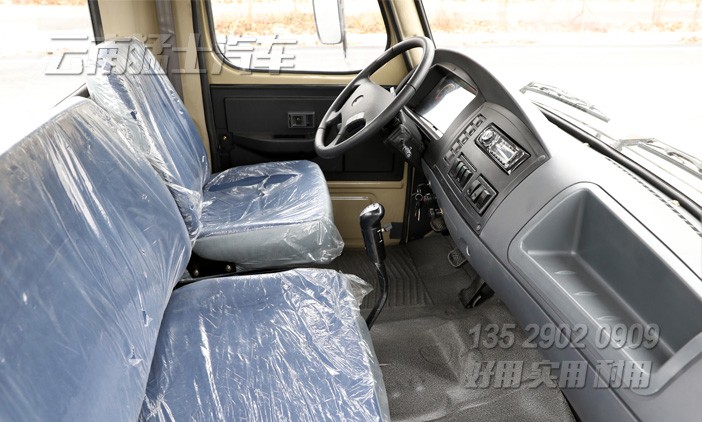 四驅(qū)東風(fēng)底盤(pán),尖頭越野專(zhuān)用車(chē),240馬力長(zhǎng)頭貨車(chē),專(zhuān)用車(chē)廠家,定制化二類(lèi)底盤(pán),18噸尖頭底盤(pán)