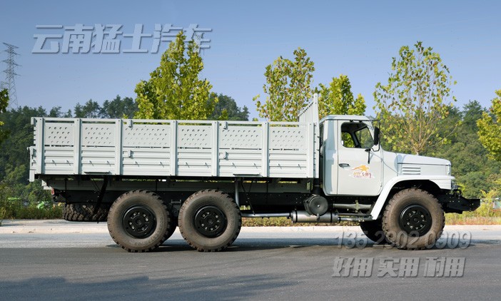EQ245,東風民用越野車,4.8米貨箱卡車,六驅(qū)尖頭越野