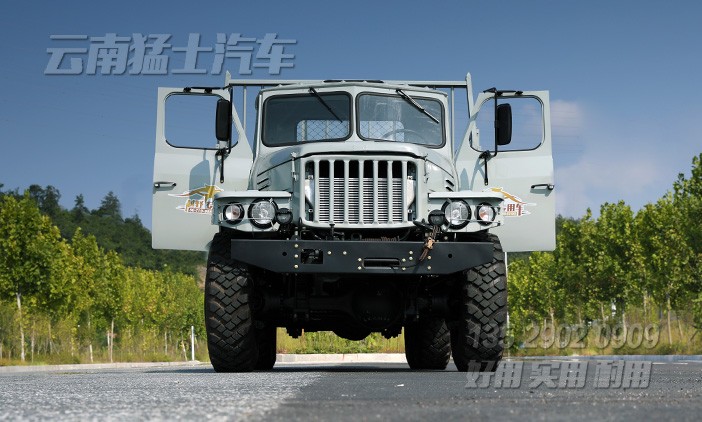EQ245,東風民用越野車,4.8米貨箱卡車,六驅(qū)尖頭越野