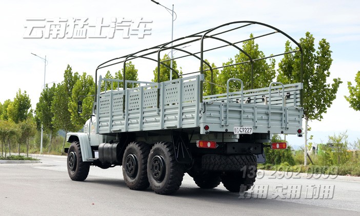 EQ245,東風民用越野車,4.8米貨箱卡車,六驅(qū)尖頭越野