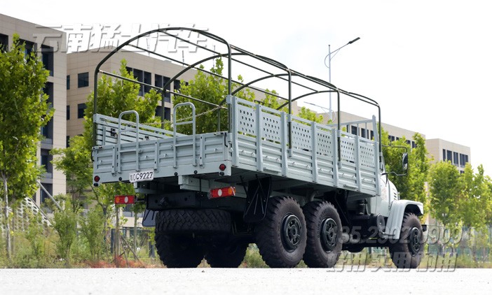 EQ245,東風民用越野車,4.8米貨箱卡車,六驅(qū)尖頭越野