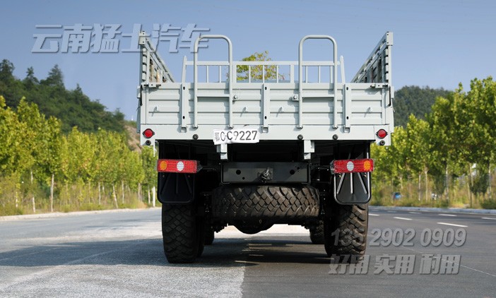 EQ245,東風民用越野車,4.8米貨箱卡車,六驅(qū)尖頭越野