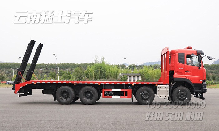 東風(fēng)天龍平板車,挖掘機(jī)平板車,爬梯平板車,9.4米板車,前四后八重型板車,DFH1310平板運輸車