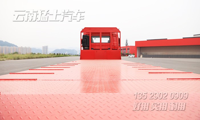 東風(fēng)天龍平板車,挖掘機(jī)平板車,爬梯平板車,9.4米板車,前四后八重型板車,DFH1310平板運輸車