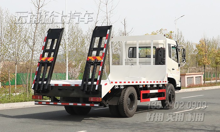 平板挖機(jī)車(chē),挖掘機(jī)運(yùn)輸車(chē),挖機(jī)托運(yùn)平板車(chē),鉤機(jī)板,液壓爬梯車(chē)