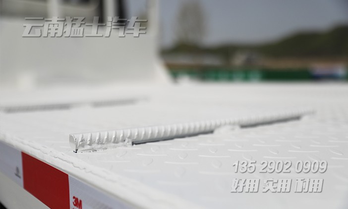 平板挖機(jī)車(chē),挖掘機(jī)運(yùn)輸車(chē),挖機(jī)托運(yùn)平板車(chē),鉤機(jī)板,液壓爬梯車(chē)