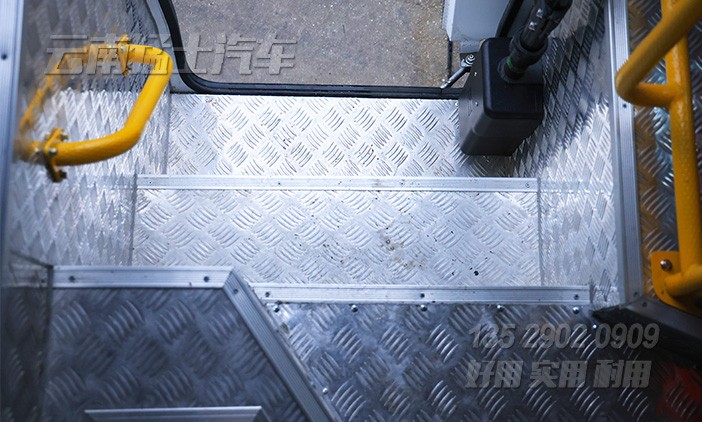 四驅(qū)客車,越野客車,23座客車,村村通,礦區(qū)通勤車,高底盤客車,觀光車